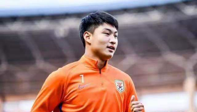 九游体育app葡超今晨走向成谜；上海海港主帅复盘；悬念犹存；更衣室氛围转暖的简单介绍