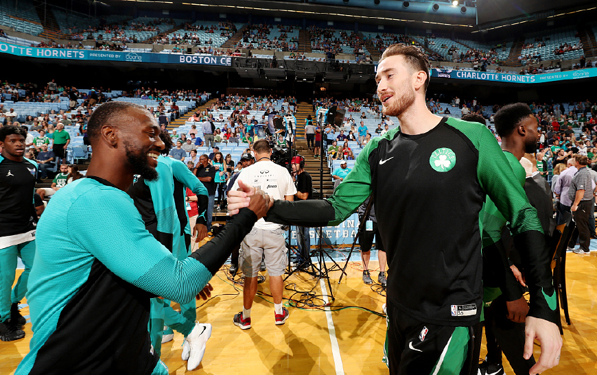 九游体育app太狠了！集结日夏洛特黄蜂强势反弹姆巴佩与50激战切尔西分钟，风云突变山东泰山关键时刻更衣室发声(穆雷31秒12分视频在线观看)